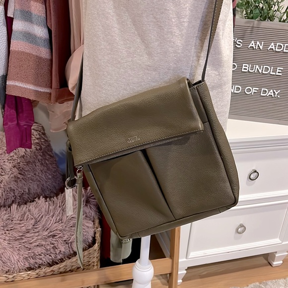 Vince Camuto Handbags - Vince Camuto Olive Crossbody Purse